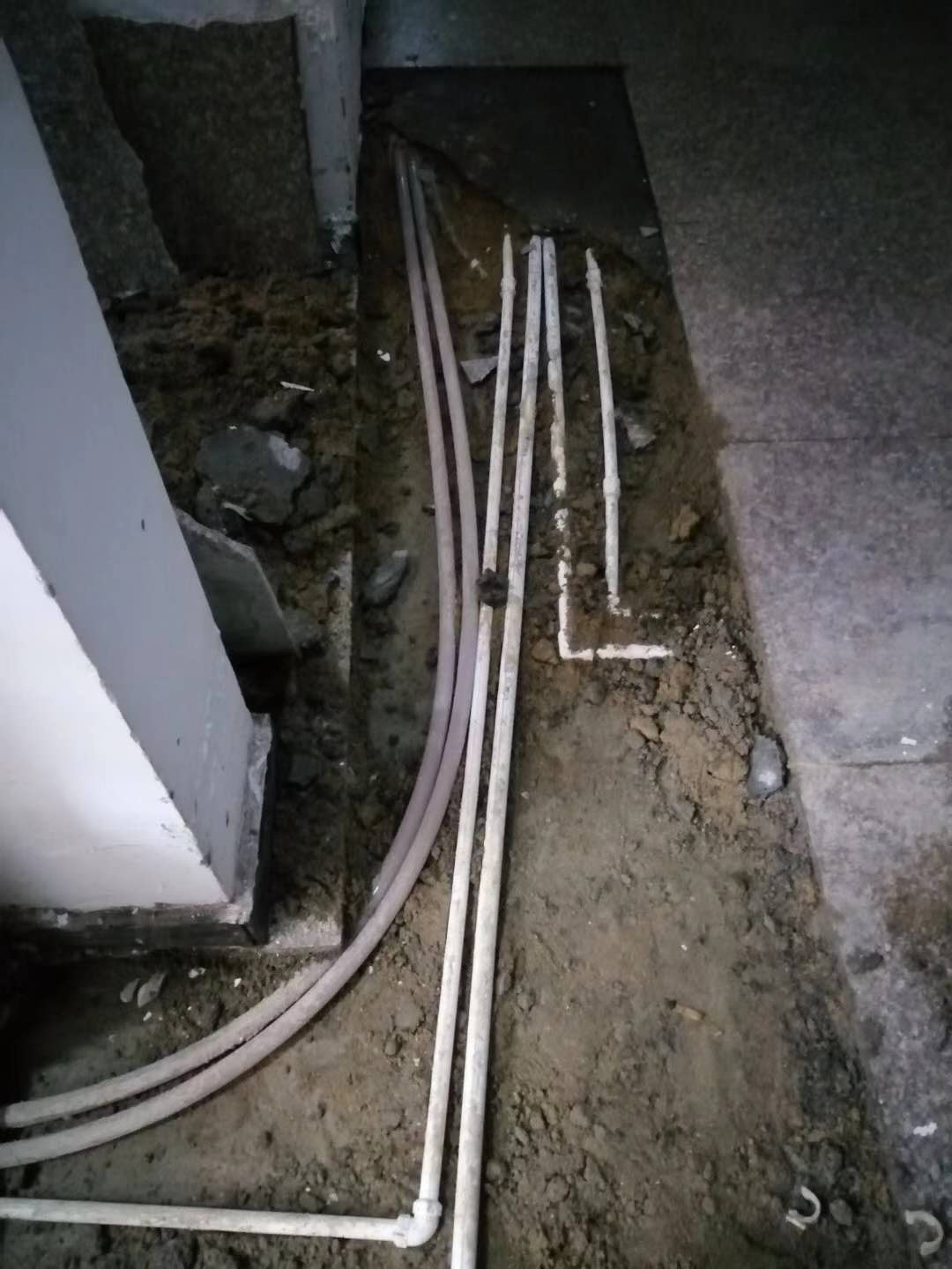 建瓯漏水，切勿盲目乱刨乱砸